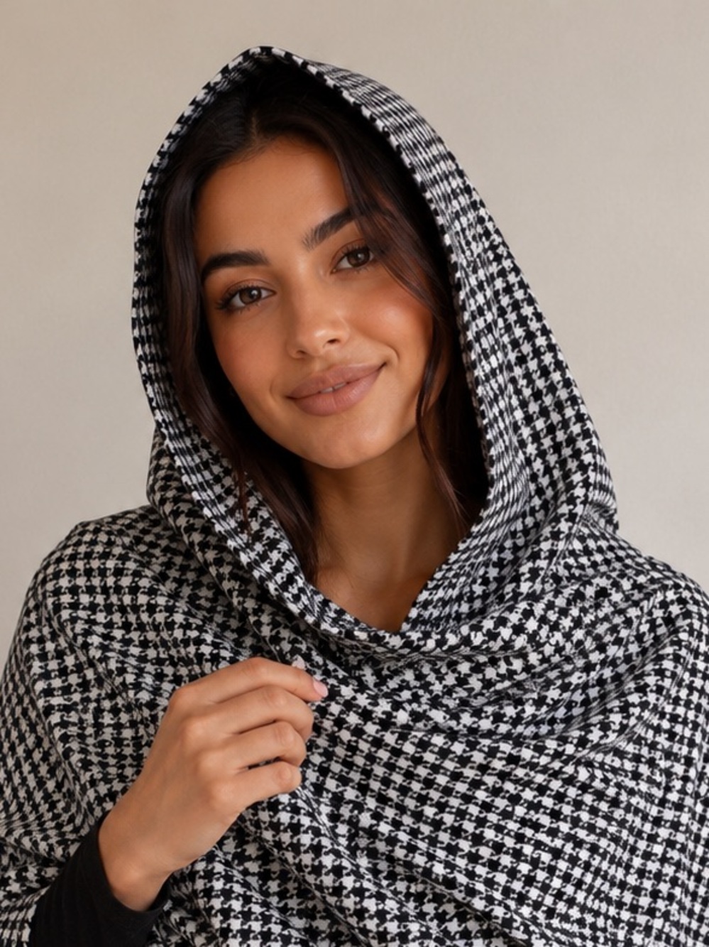Black and White Houndstooth warp with hoodie